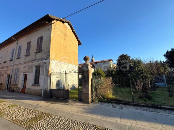 casa indipendente in vendita a Tradate in zona Abbiate Guazzone