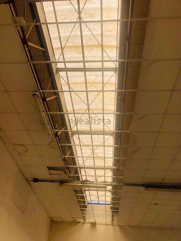 locale commerciale in vendita a Tradate