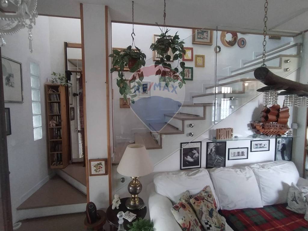 casa indipendente in vendita a Tradate
