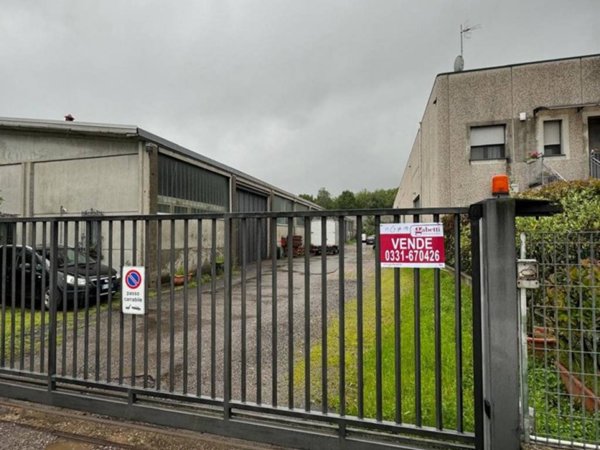 locale commerciale in vendita a Tradate