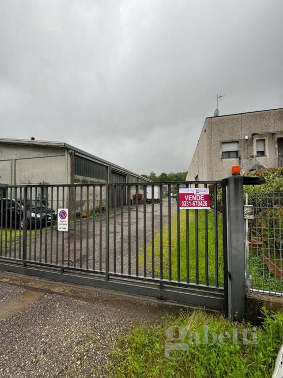 locale commerciale in vendita a Tradate