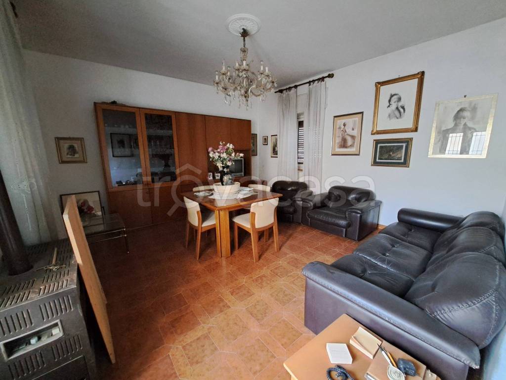 casa indipendente in vendita a Tradate