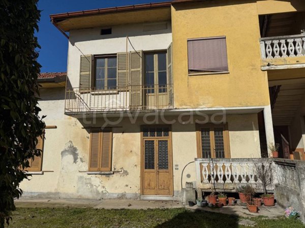 casa indipendente in vendita a Tradate
