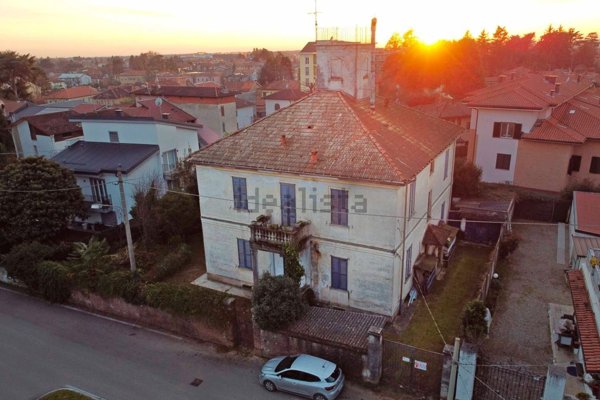casa indipendente in vendita a Tradate
