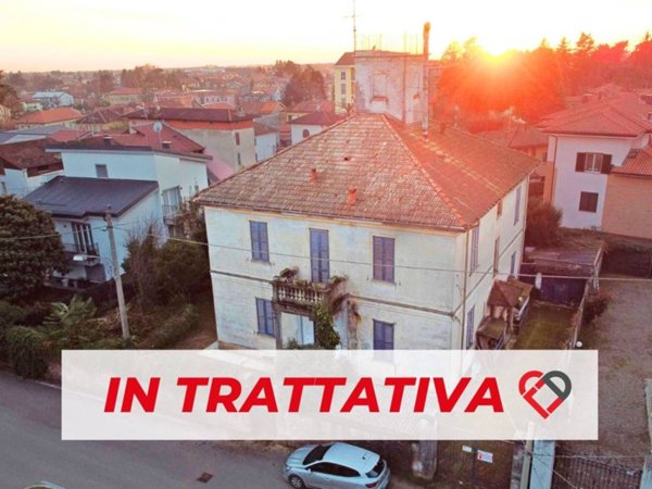 casa indipendente in vendita a Tradate