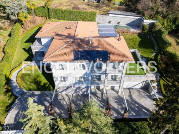 casa indipendente in vendita a Tradate