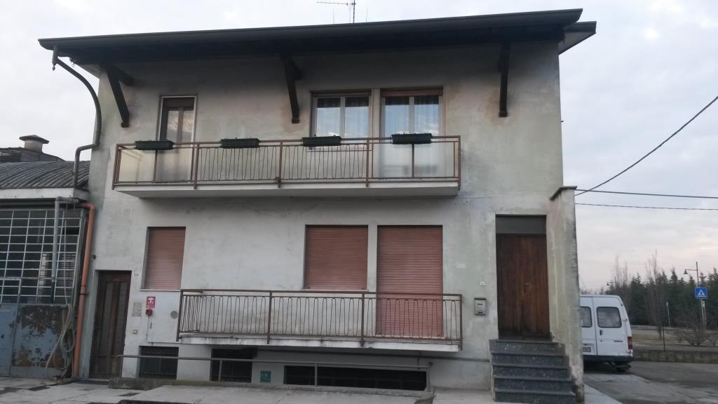 capannone in vendita a Tradate