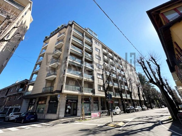 negozio in vendita a Tradate