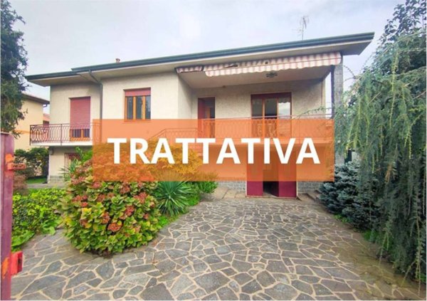 casa indipendente in vendita a Tradate