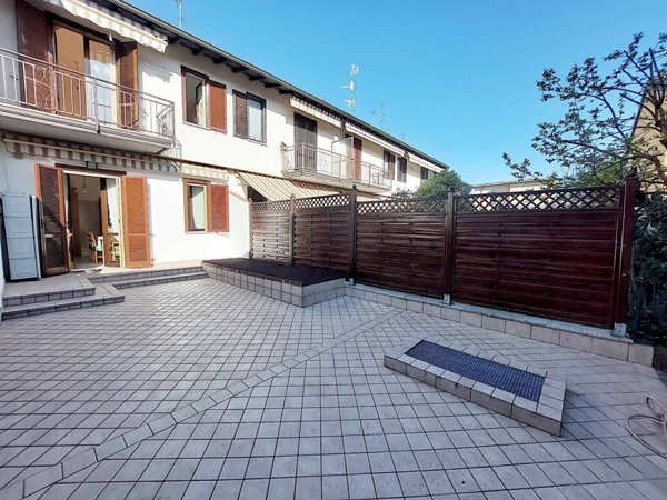 casa indipendente in vendita a Tradate