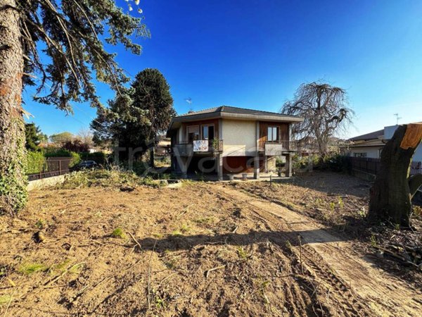 casa indipendente in vendita a Tradate