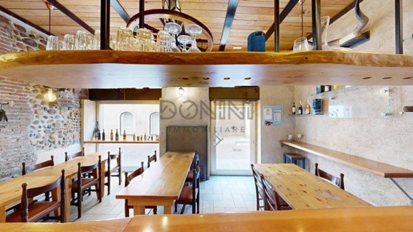 negozio in vendita a Tradate