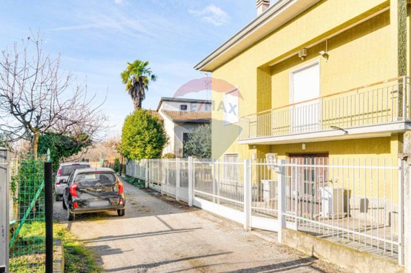 casa indipendente in vendita a Tradate in zona Ceppine