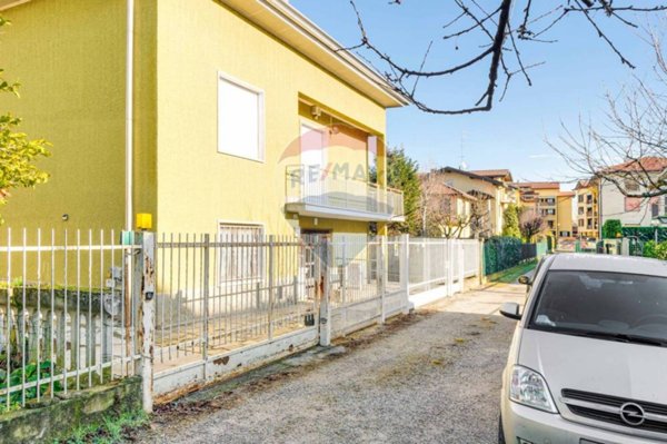 casa indipendente in vendita a Tradate in zona Ceppine