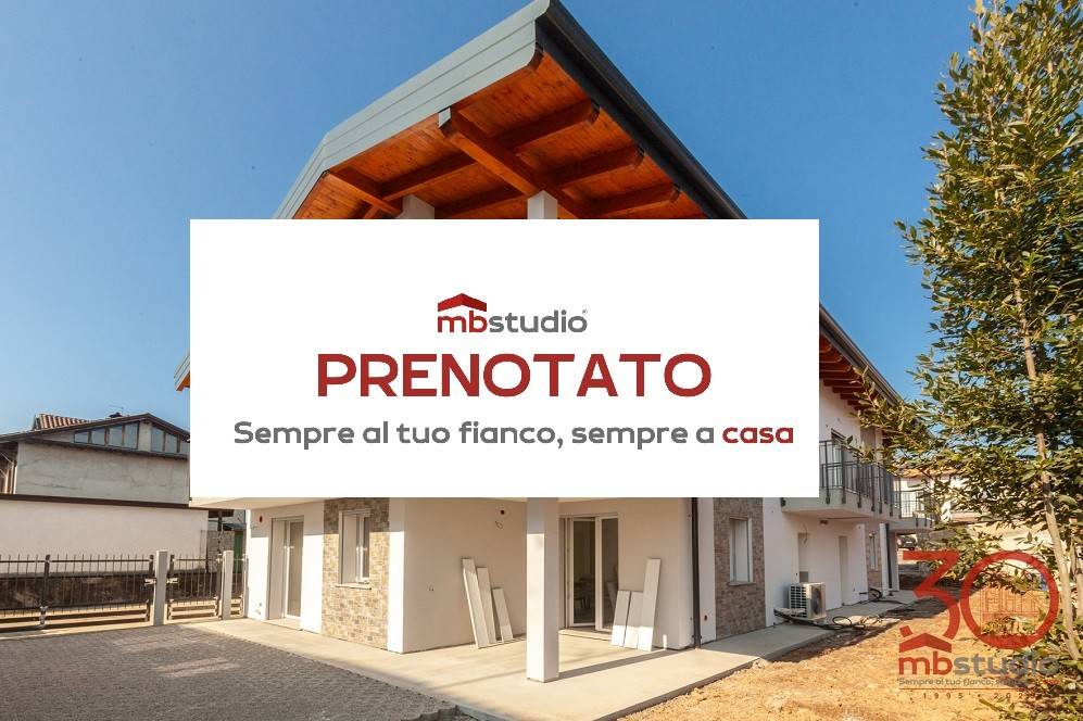 casa indipendente in vendita a Tradate