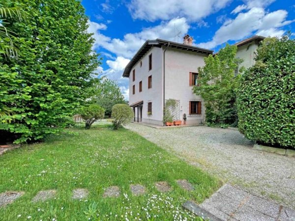 casa indipendente in vendita a Tradate in zona Abbiate Guazzone