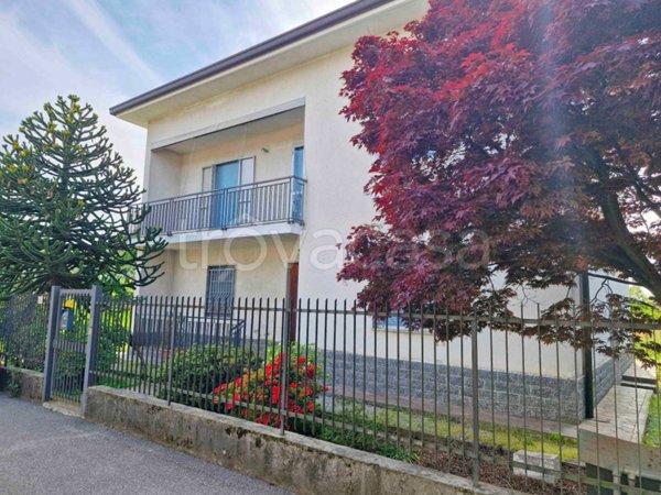 casa indipendente in vendita a Tradate