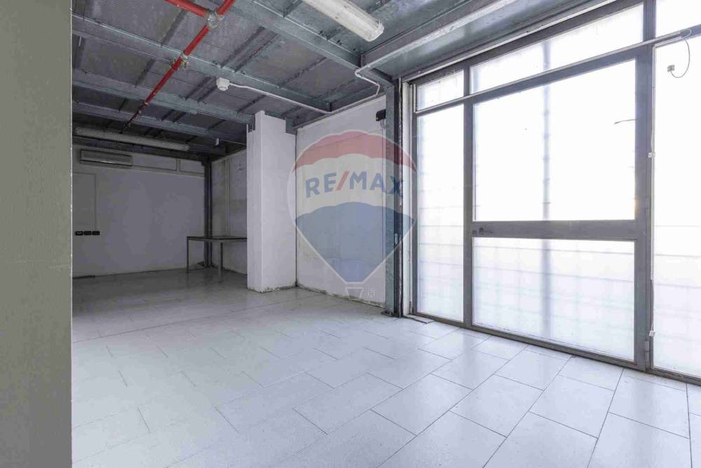 locale commerciale in vendita a Tradate