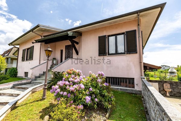 casa indipendente in vendita a Tradate