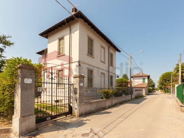 casa indipendente in vendita a Tradate