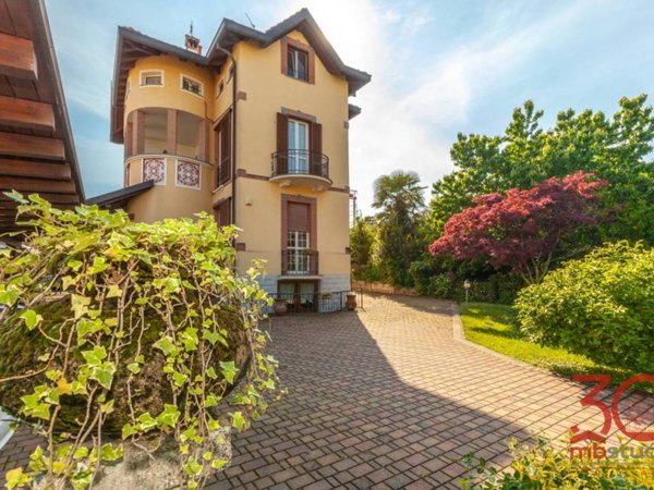 casa indipendente in vendita a Tradate