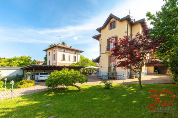 casa indipendente in vendita a Tradate