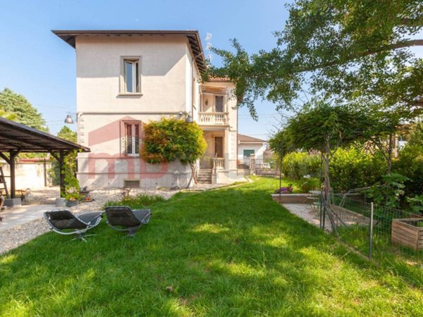casa indipendente in vendita a Tradate