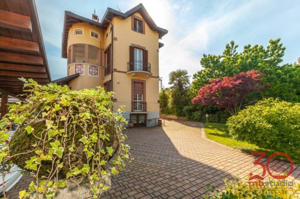 casa indipendente in vendita a Tradate