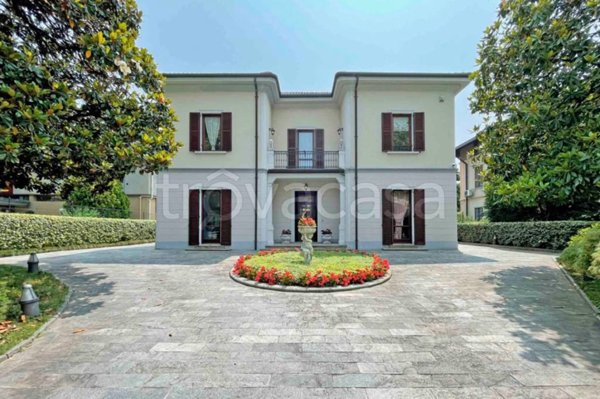 casa indipendente in vendita a Tradate