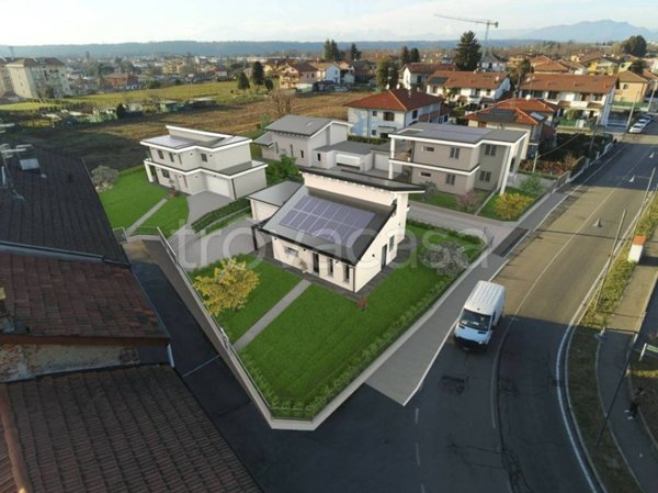 casa indipendente in vendita a Tradate