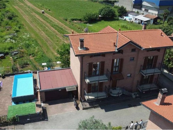 casa indipendente in vendita a Tradate