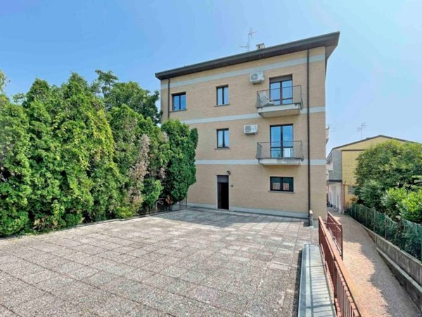 casa indipendente in vendita a Tradate