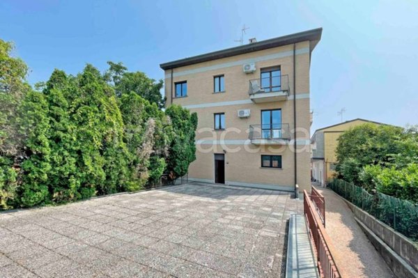casa indipendente in vendita a Tradate