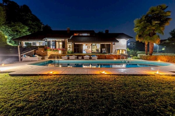 casa indipendente in vendita a Tradate