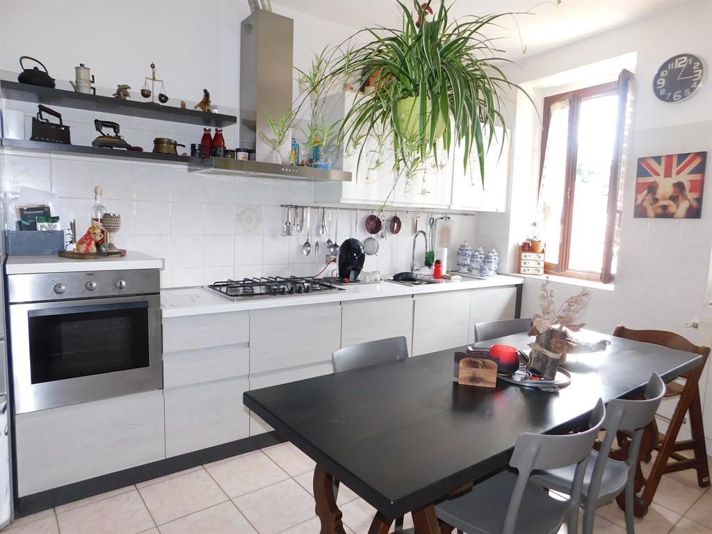 appartamento in vendita a Tradate in zona Abbiate Guazzone