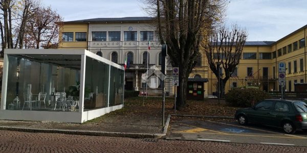 locale commerciale in vendita a Tradate