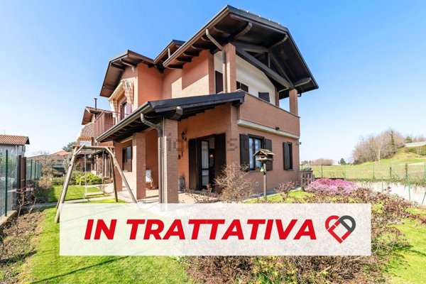casa indipendente in vendita a Tradate