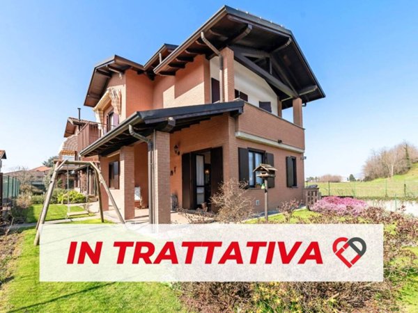 casa indipendente in vendita a Tradate