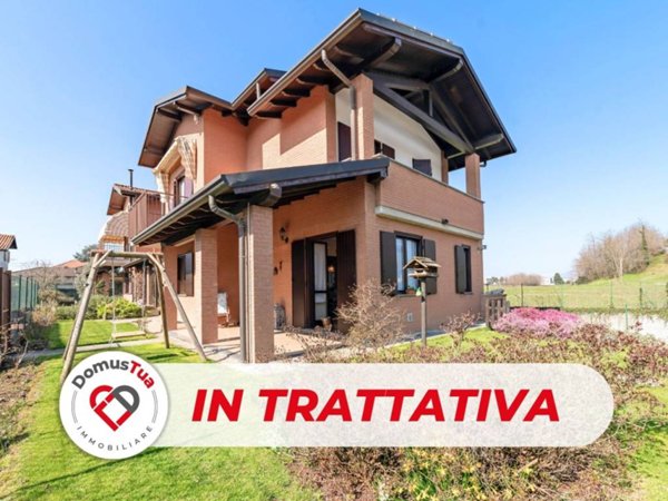 casa indipendente in vendita a Tradate