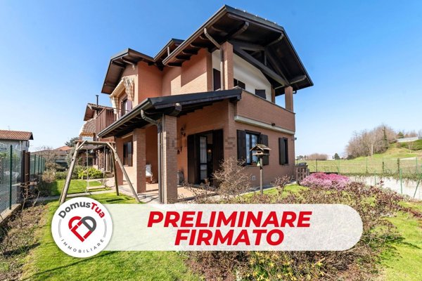 casa indipendente in vendita a Tradate