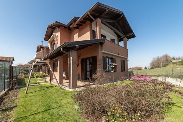 casa indipendente in vendita a Tradate