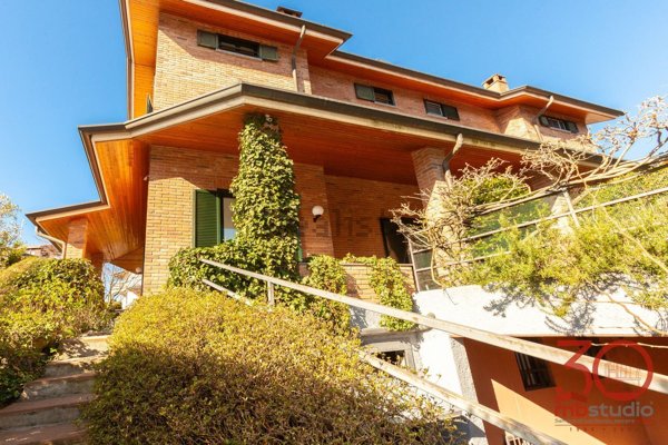 casa indipendente in vendita a Tradate