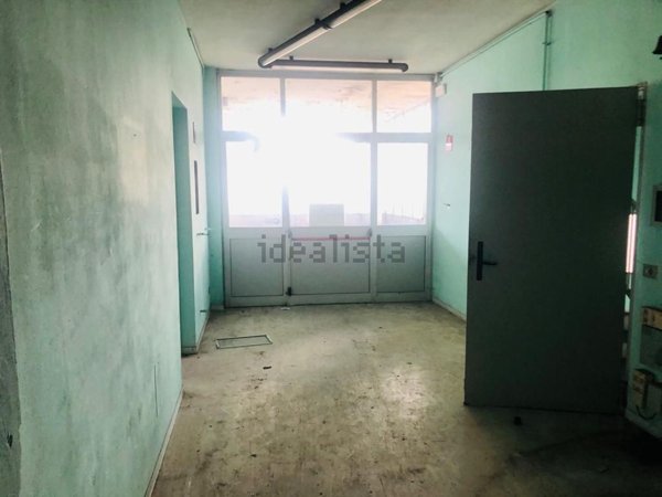 capannone in vendita a Tradate