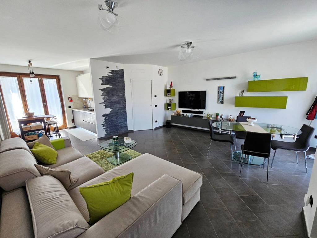 casa indipendente in vendita a Tradate