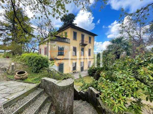 casa indipendente in vendita a Tradate