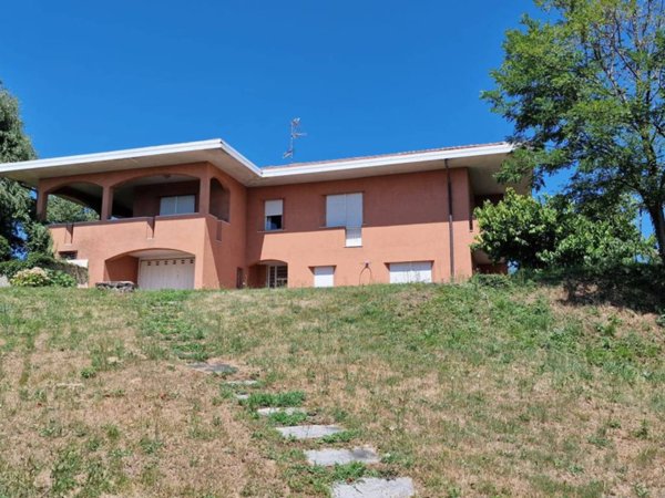 casa indipendente in vendita a Tradate