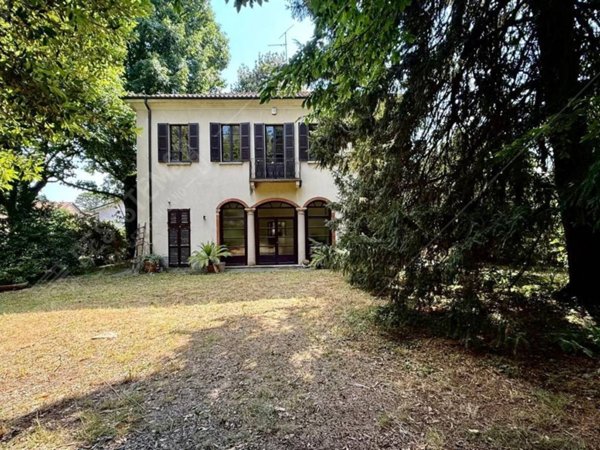 casa indipendente in vendita a Tradate in zona Abbiate Guazzone