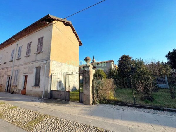 casa indipendente in vendita a Tradate in zona Abbiate Guazzone