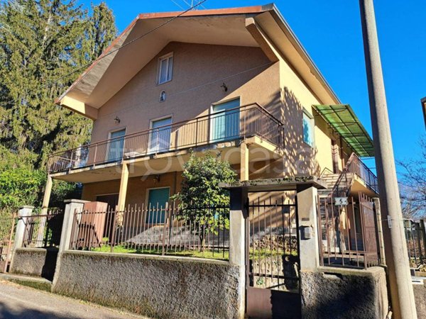 casa indipendente in vendita a Tradate
