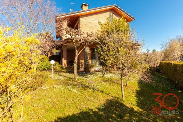 casa indipendente in vendita a Tradate